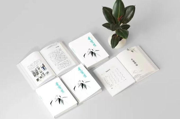 Serviços de impressão de revistas personalizadas em capa dura Serviços de impressão de livros offset perfeitos 0